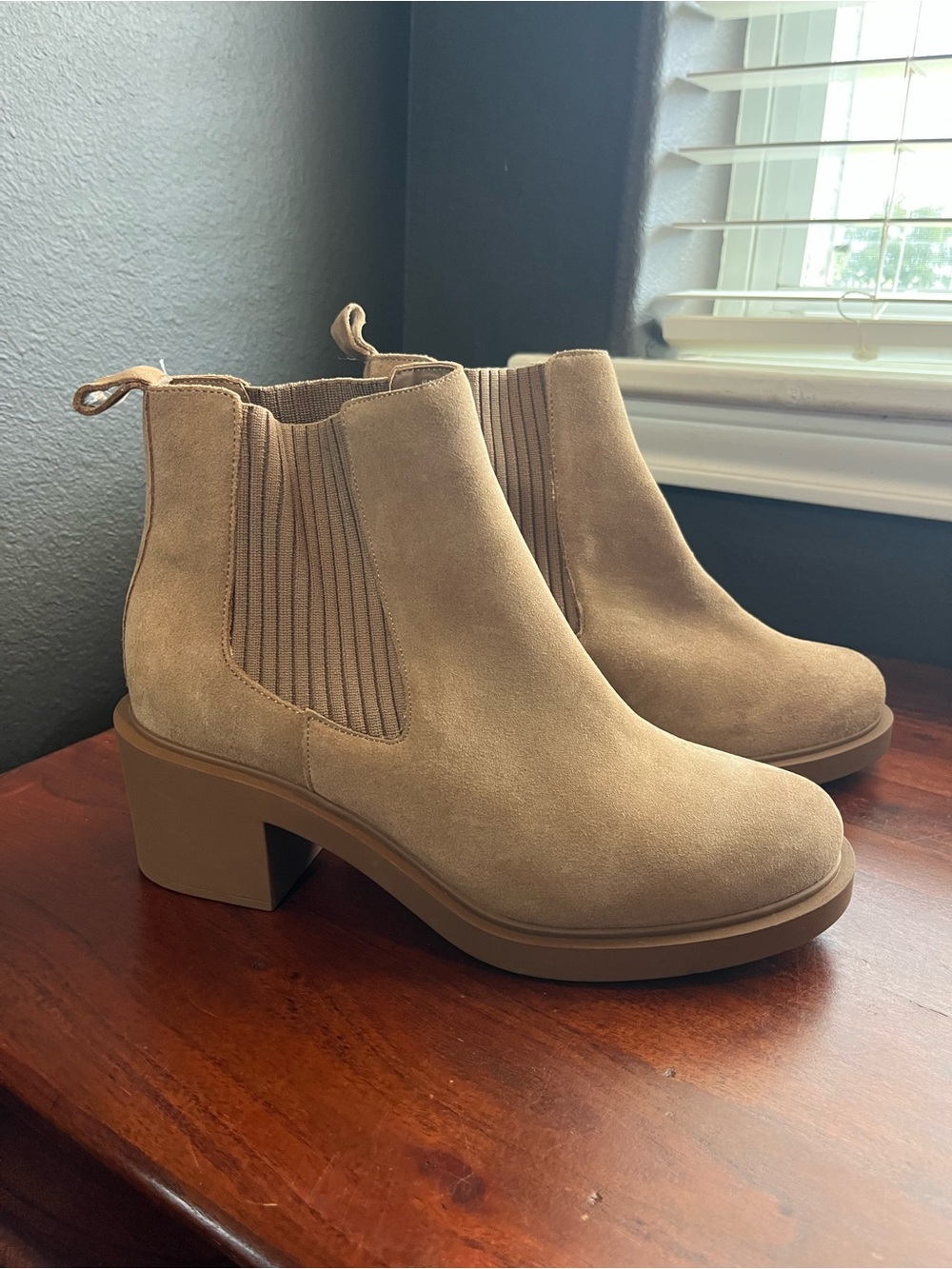 Andre Assous Gemma Chelsea Boots Bootie Brown Suede Leather Sz 8 NEW $199